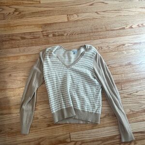 V-neck houndstooth sweater